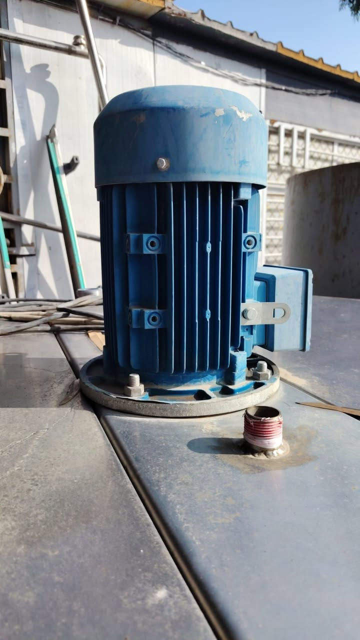 خلاطات استل استيل أحجام 2طن و1طن موبايل ***********
