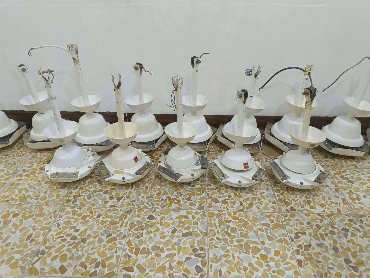 السلام عليكم ورحمة الله وبركاته جبنالكم تحفه فنية من اندر النوادر مراوح ناشيونال سقفية كاملات شغالات نظيفات ابيع شلع القطعه نظيفات وشغالات مكان موصل يوجد توصيل كافه محافظات العراق السعر خاص رجاءأ


**إذا كنت صاحب هذا الإعلان وتريد حذفه لأي سبب، رجاءا أرسل رسالة إلى الدعم الفني**