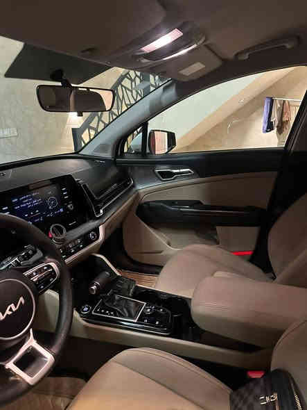 السلام عليكم
للبيع :كيه سبورتج  خليجي 
الموديل : 2023
ماشيه،18 ألف 
بصمه  كراسي عاديه 
مري كهرباء 
انضمه قياده
تشغيل عن بعد 
حساسات امامي خلفي 
 شاشه +عداد دجتل 
كامره دواره 
بصمت ابواب 
ترحيب عند لاقتراب 
مثبت سرعه 
ويل 19
تبريد قطعتين 
داخل بيجي 
محرك 2000 دوش 
شاحن واير لس 
الصابيح الماميه LED
المصابيح الخلفيه LED
شفتات ستيرن رياضي 
مانع انزلاق 
شاشه ابل كار بليل +جي بي اس 
انذار عند الاقتراب
اشاير بل مري 
السياره كلش نضيفه وحلوه 
الرقم بغداد دولي باسمي 
229 ورقه بيها مجال بسيط 
أي استفسار رقم صاحب السيارة 
***********
مكان بغداد حي جهاد
