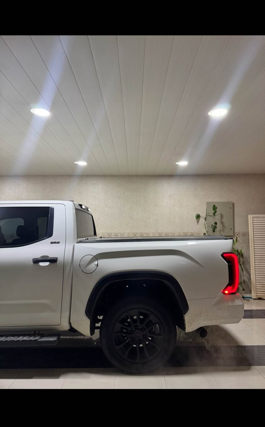 تويتا توندرا ٢٠٢٢  لوك لوك ره سمي ده عمي دانراوه ريك ئه وه نده ي بوياغه سه ياره كه وه ك كلين وايه لوكه شوختيشي پيوه نييه زور تازه و جوانه چوار تايه و ويلي لوكي له ژيره ٦٥ هه زار ميل روشتووه سه ياره كه هه موو گياني به شه رته ده عمي بوو ده عمي تاك اكسله   *********** أربيل, العراق
