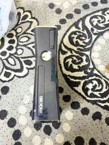 سلام عليكم عندي اكس بوس 360لبيع يجي كامل ملحقات وياه اتنين يده سعره٩٠وبي مجال رقمي***********
