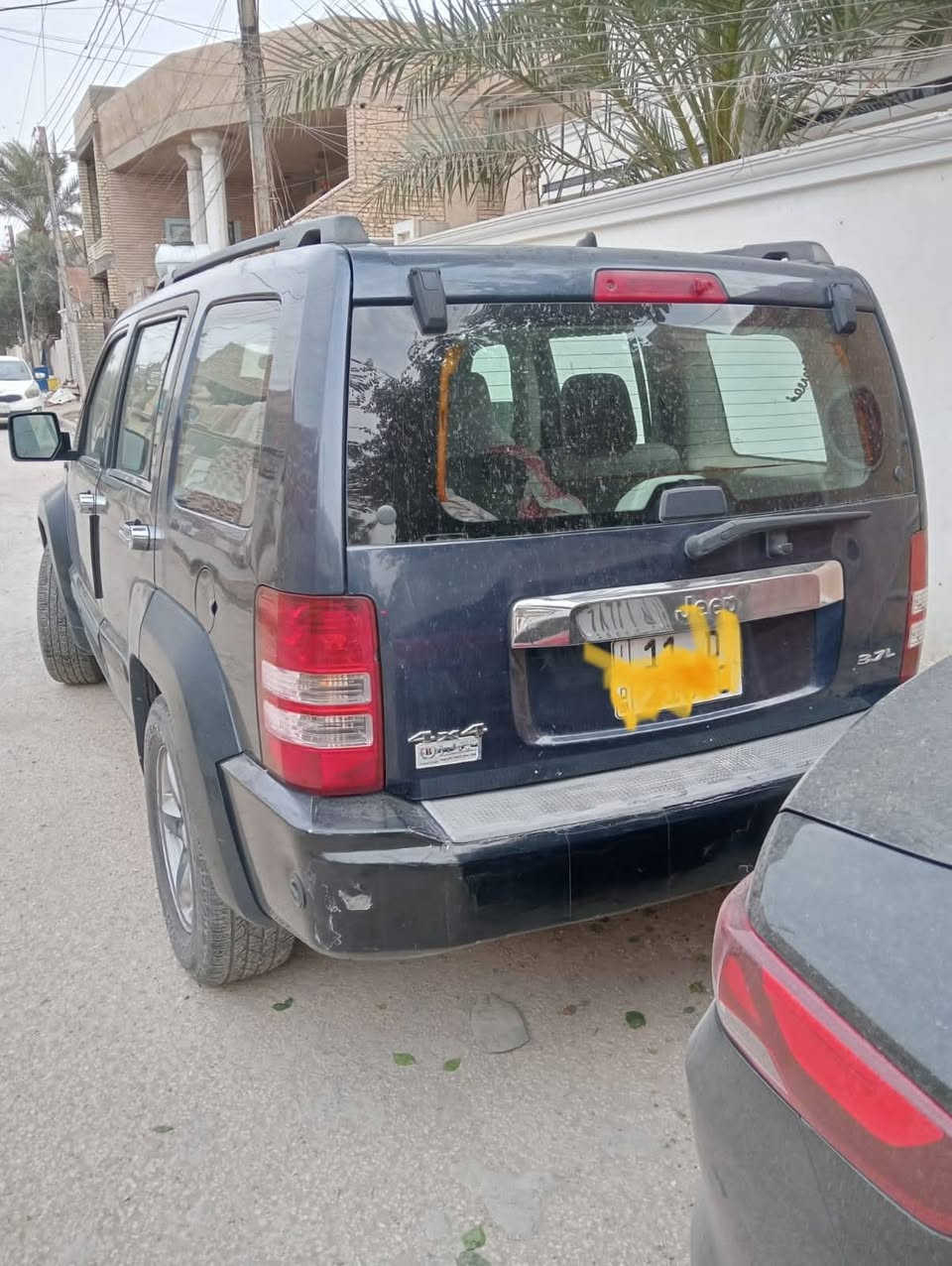 جيب ليبرتي 2008 فور ويل رقم بغداد اللون كحلي منظومة غاز وبنزين حادثها الباب خلف السائق  ومحرك جديد 2011 كير مكفول مكينه مكفولة للتواصل عله هاذ الرقم *********** +واتساب
