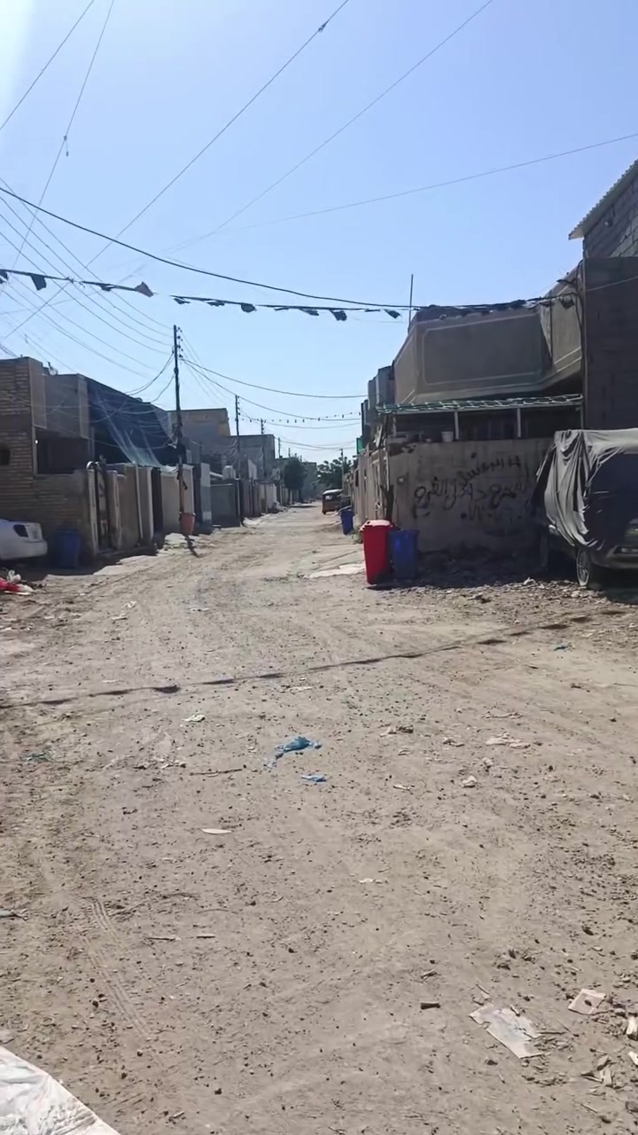 السلام عليكم اخوان قطعه 200 م كامله الخدمات مجاري ومي وكهرباء العنوان قرب القوس 200 متر مبنيه بالكامل بيع فقط الاستفسار الاتصال على الرقم ***********
