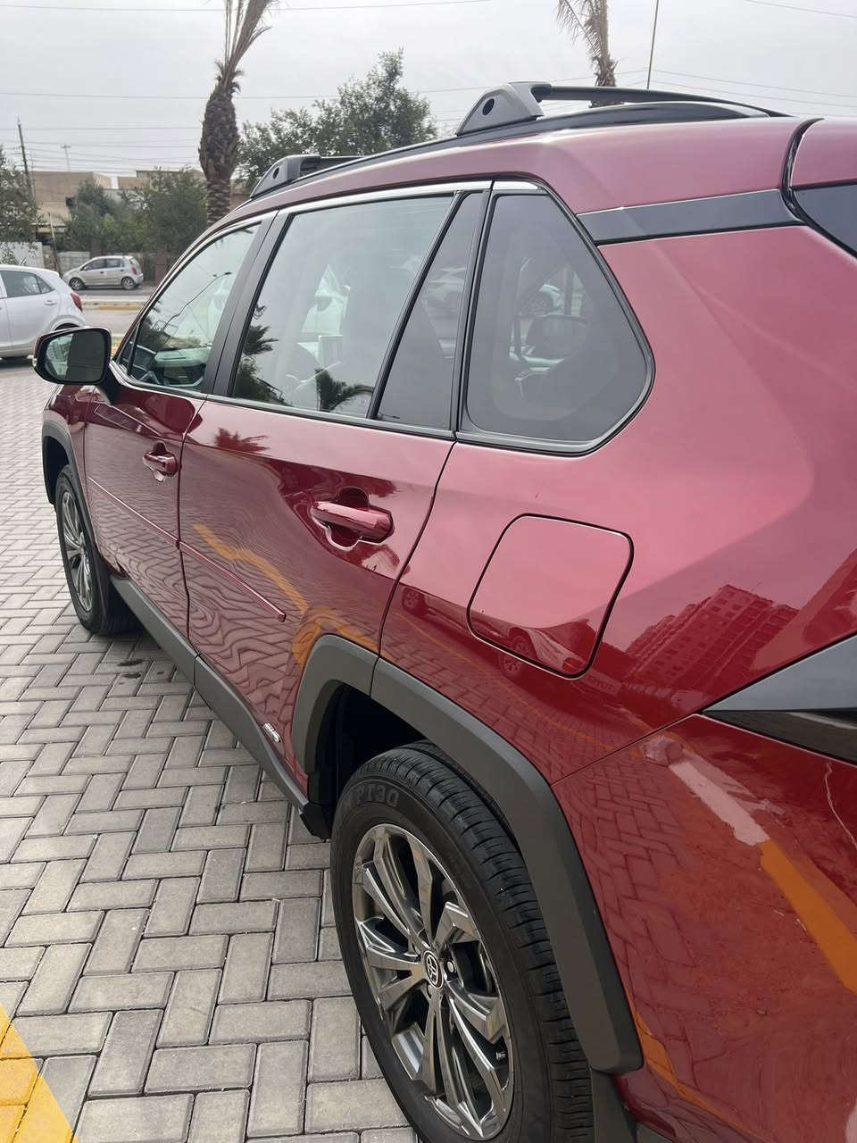 تويوتا - راف XLE - 4 بريميوم - هايبرد -٢٠٢٤
* اللوان: ماروني
* الموديل:٢٠٢٤
* حجم المحرك: 2.5L (هايبرد )
4X4 AWD دفع رباعي *
* فتحة سقف
* بصمة تشغيل
* صندوق شفط كهربايي
* كشن تدفئة للسائق والراكب الامامي
* استيرن هيتر
* كاميرا خلفي
* هاند بريك بصمة
Auto Hold اوتو هولد *
* رادار امامي (تحديد مسار)
* رادار جانبي (نقاط عمياء)
EcO : نظام *
Normal : نظام *
Sport : نظام *
* كشن السائق كهربائي
* ثلاث وضعيات خزن لكرسي السائق
*صندوق كهرباء
* كشن خزن ميموري
كشنات جلد
كشاف ضبابي
رقم الهاتف:***********
مكان السيارة بغداد  المنصور 
حادث سطحي صبغ چاملغ وباب فقط بجم كبس شرط حتى الدعاميه ابلاديه نفسه  ايرباك راجع شغال 100% بلادي 
سيارة جديدة كلش  دخول جديد وترقيم جديد 
ماشية :82 الف 
السعر : 222 وبيها مجال
