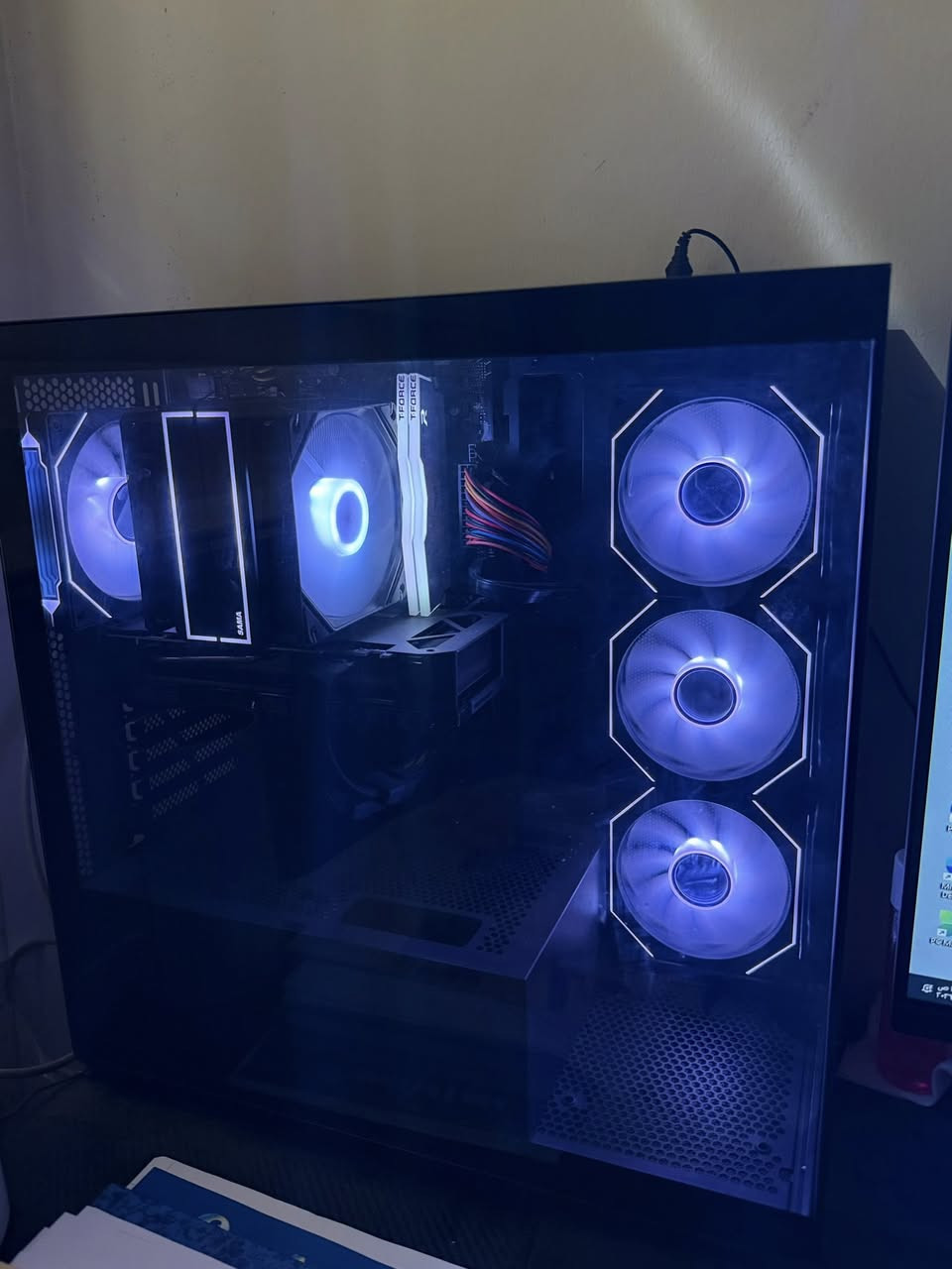 Pc داخل الضمان 

المواصفات
intel Ci5 14400F : المعالج
B760M-R ASUS : المذربورد
4070SUPER ASUS 12GB : كارت الشاشة
T.Force 16GB 3600HZ RGB : الرامات
M.2 1TB LEXAR : التخزين
KAGOOD SAMA : التبريد
750W BRONZE : البور سبلاي
SAMA SVO1 : الكيس
+
كيبورد وماوس tiger
fantech ماوس باد
استخدام قليل
جميع الكراتين موجودة
علماً ان كرت الشاشة والمذر بورد داخل الضمان باقي على الضمان اكثر من سنة تقريباً السعر بي مجال
 
السعر : مليونين واربعمية 2400
راسلني خاص وبيك خير وتدلل


**إذا كنت صاحب هذا الإعلان وتريد حذفه لأي سبب، رجاءا أرسل رسالة إلى الدعم الفني**