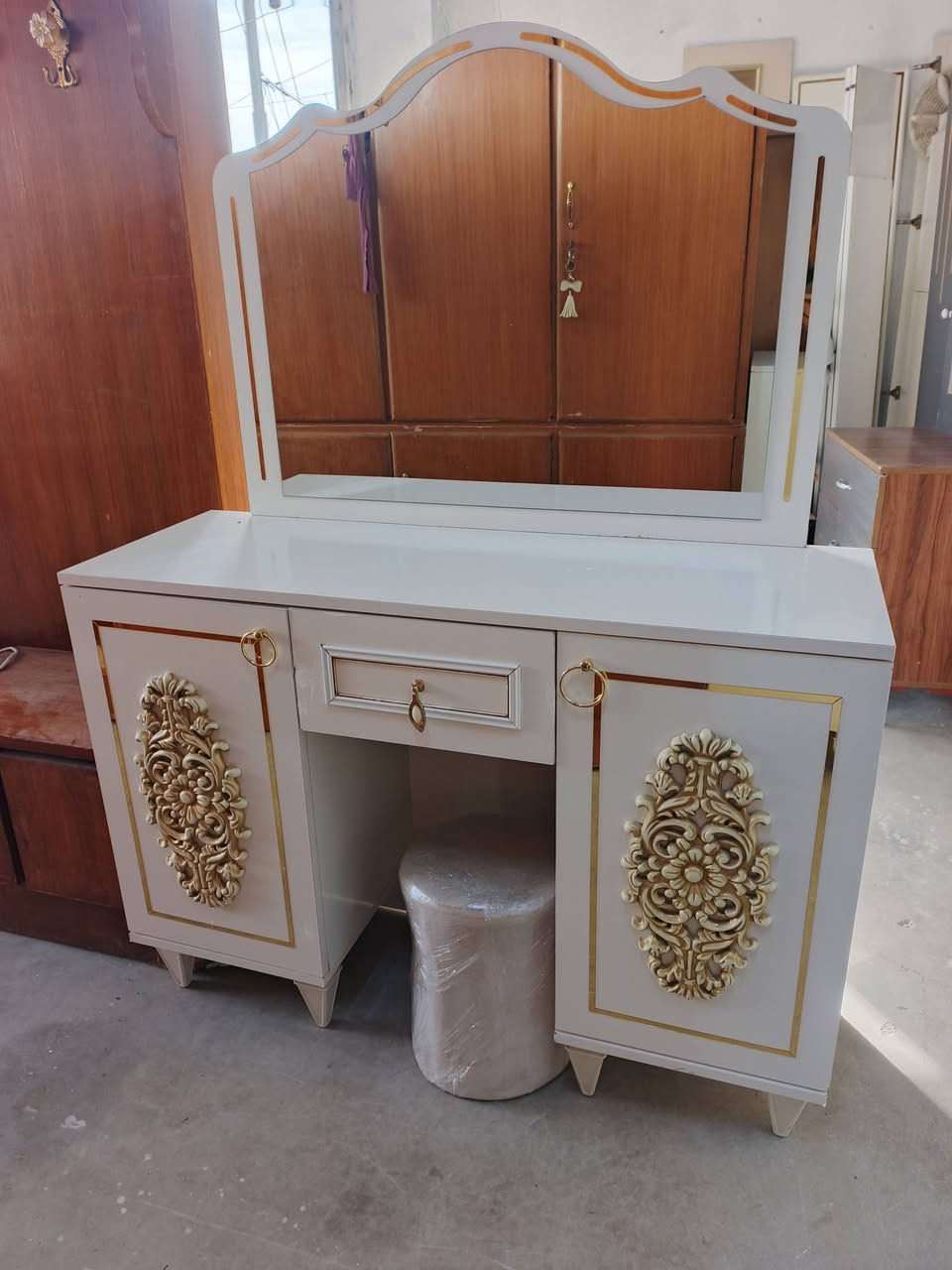 غرفه نوم متكونه من ثمان قطع ما ابي عين سعره مناسب على الواتساب اتواصل   ***********
