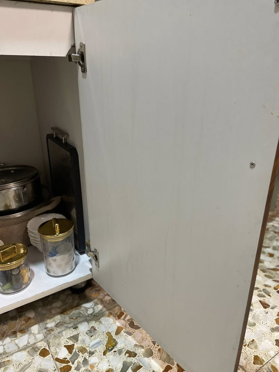 السلام عليكم /سنك مرمر طبيعي داخل NDFخارج HDf القياس 1/20 متر وعشرين حوض سلستيل  ابواب هيدروليك السعر:400 بدون عمله قفل


**إذا كنت صاحب هذا الإعلان وتريد حذفه لأي سبب، رجاءا أرسل رسالة إلى الدعم الفني**