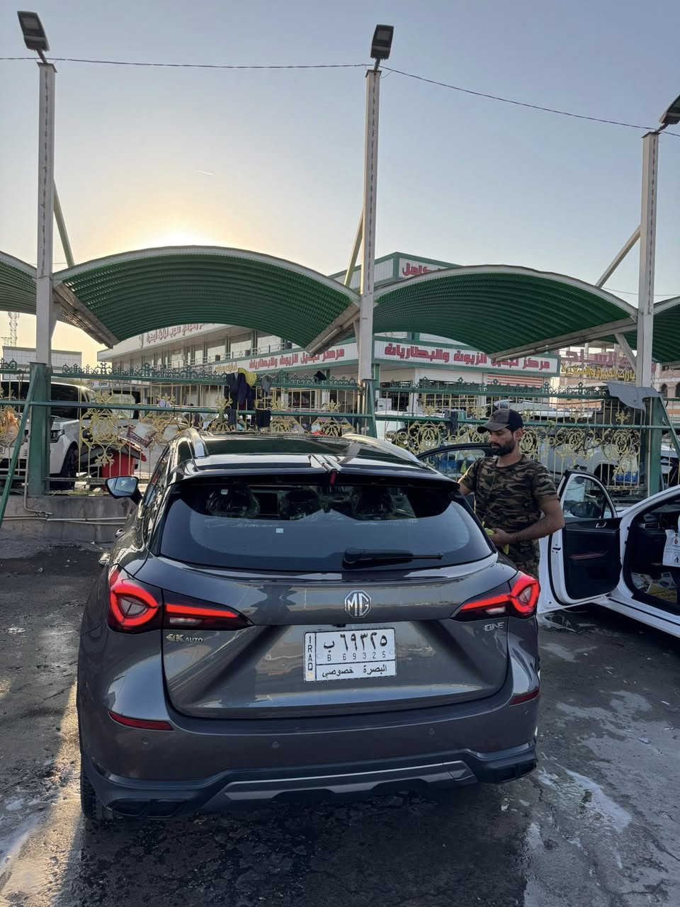 سلام عليكم سيارة ام جي one موديل 2023  لون اسمنتي فول مواصفات فئة لكجري 
مواصفات 
-بنورما 
-مقاعد جلد
-5كامرات
-حساسات
-قيادة ذاتية
-نقط عمياء
-طي المرايات اوتو
-دخول ذكي 
-انارات محيطية
-تحذير مغادة مسار

سيارة جديدة واستعمال نضيف جدا ماشية 10 الاف سيارة جديدة جدا  كل صيناتها بشركة وداخلة ضمان  كفالة عامة سعر ب185 وليها مجال
 وبيها مجال مكانها في البصرة 
***********
