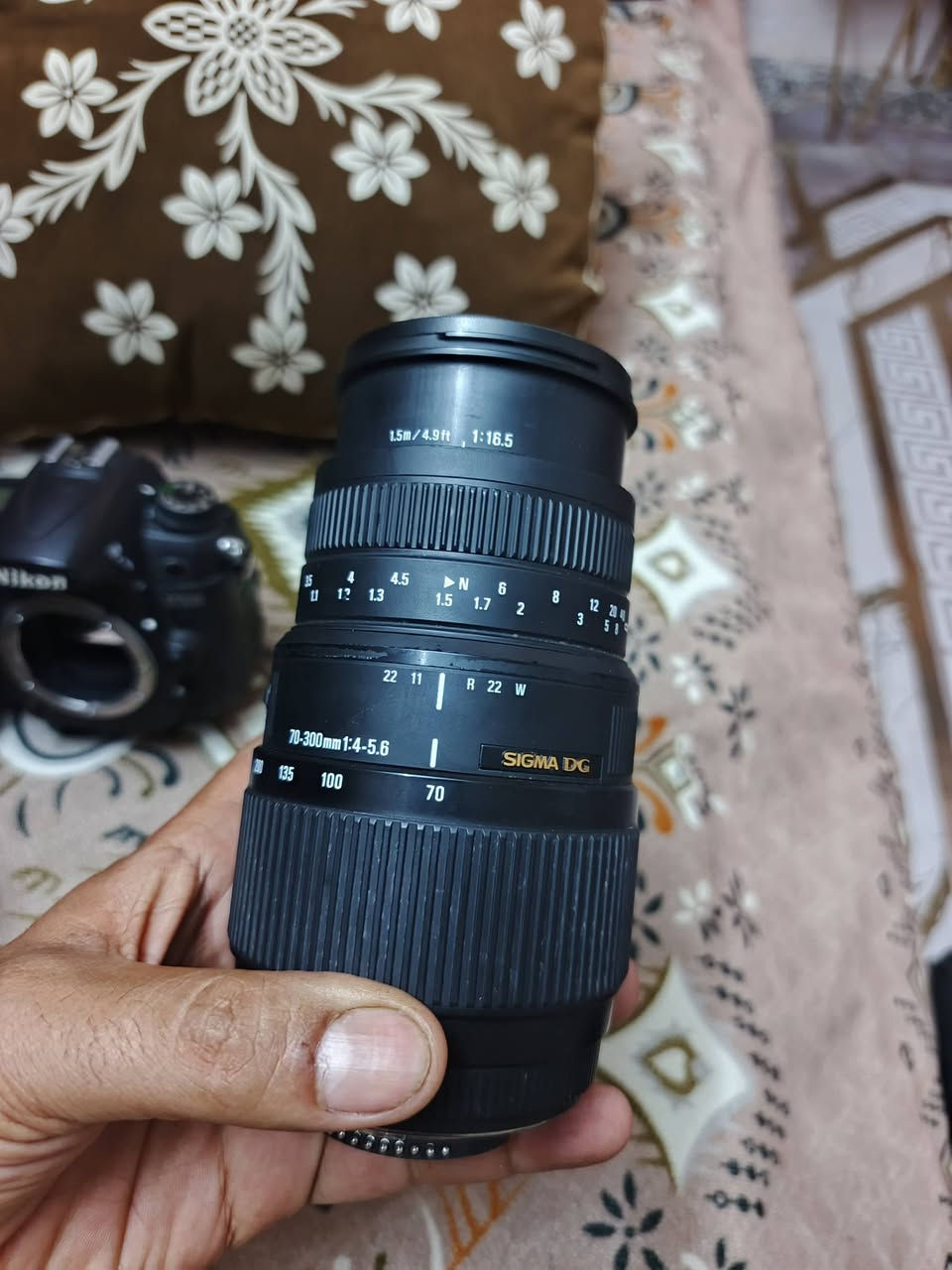السلام عليكم
مكلف بالنشر 

للبيع كامرتين نيكون عدد2

وحدة D7000 نضيفه بس الشتر عاطل 

والثانية D7100  شغاله طبيعي 

الملحقات عدسة 70.300

18.105

رام لكسر 32

جنطة كامرة 

السعر الكلي 550 او مراوس وانطي فرق بسيط
حتى إذا مراوس بنيكون D7200

رقم صاحب الكامرة 

عمار

‏‪***********‬‏
