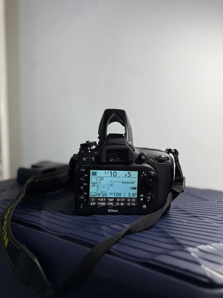 للبيع
كامره نيكون 
D7100
نضافه 99/100
زوم 18/140 
محلقات شاحنه 
بطاريه عدد 1
رام عدد1 سعه 32
عنوان بغداد قرب المطار 
*********** 
سعر 650
