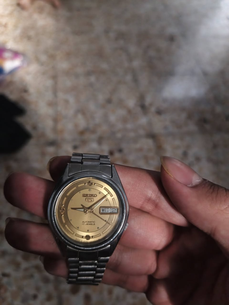 ساعات رجالية للبيع ياباني سايكو اصلي مكينة ياباني على حركة الأيد كلهن وزن ثقيل واصلي واكو ماركات ثانية كدامكم كفة اصلي وكواليتي مرتب فحص يم المندوب والساعة ال entra تصنيع قديم موديل سبعينات سويسريه وبيها 20 جوهرة فقط الزجاجة مكسوره تكدر تستبدلها تفاصيل واسعار وكل شي بالخاص ب اسعار منافسه


**إذا كنت صاحب هذا الإعلان وتريد حذفه لأي سبب، رجاءا أرسل رسالة إلى الدعم الفني**