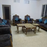 متوفر للبيع طقم قنفات ملكي خشب صاج حجم عشر نفرات ( 4 كراسي وقطعتين كبا...