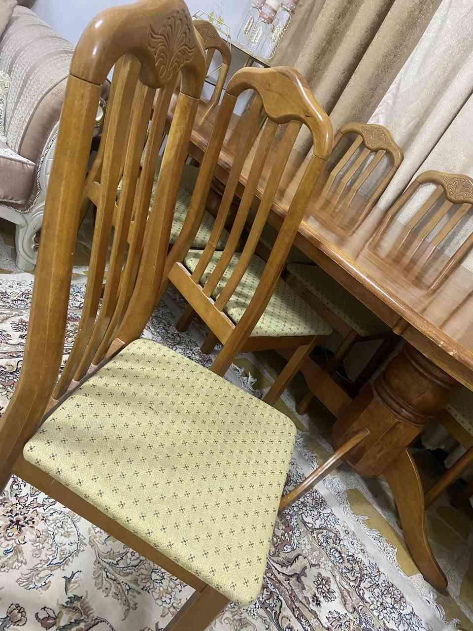 ميز طعام ماليزي خشب زان اصلي  مشتري من ٢٠١٠  مضموم غير مستخدم  ٧ كراسي فقط واحد ضايع 
السعر ٥٠٠ الف سعر الجديد ٨٥٠ الف تقريبا .
للتواصل 
*********** 
وتس اب
