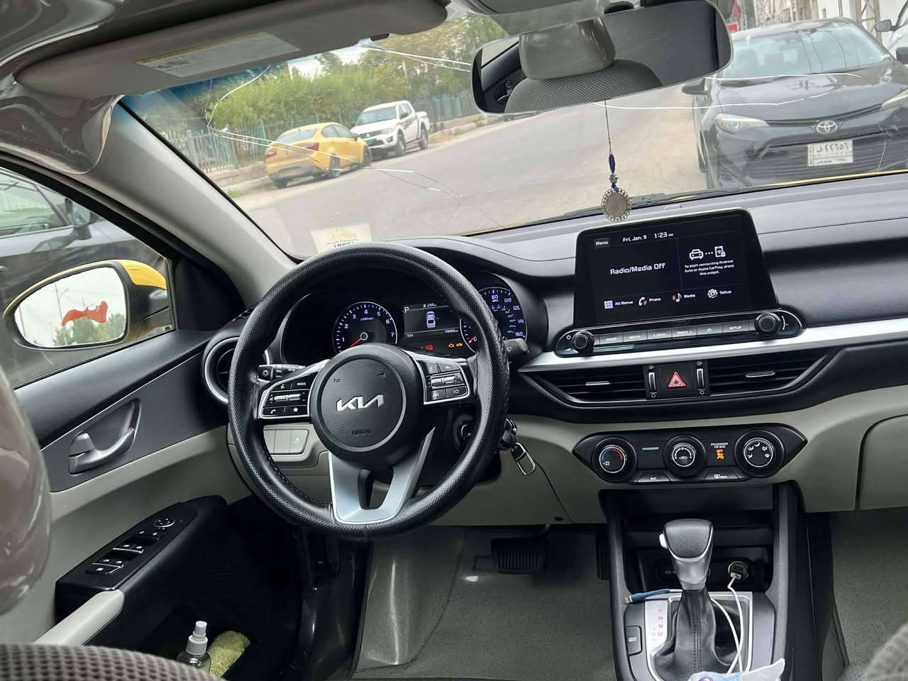 السلام عليكم للبيع كيا فورتي موديل 2023 وارد أمريكي حادث موجود بل صور بدون تبديل بدون ايرباك ليبل واحد مواصفات نص دوشمة تخم تاير منظومة غاز كلة جديد السعر 162وبيها مجال للطيبين مكان بغداد المنصور للإتصال ***********
