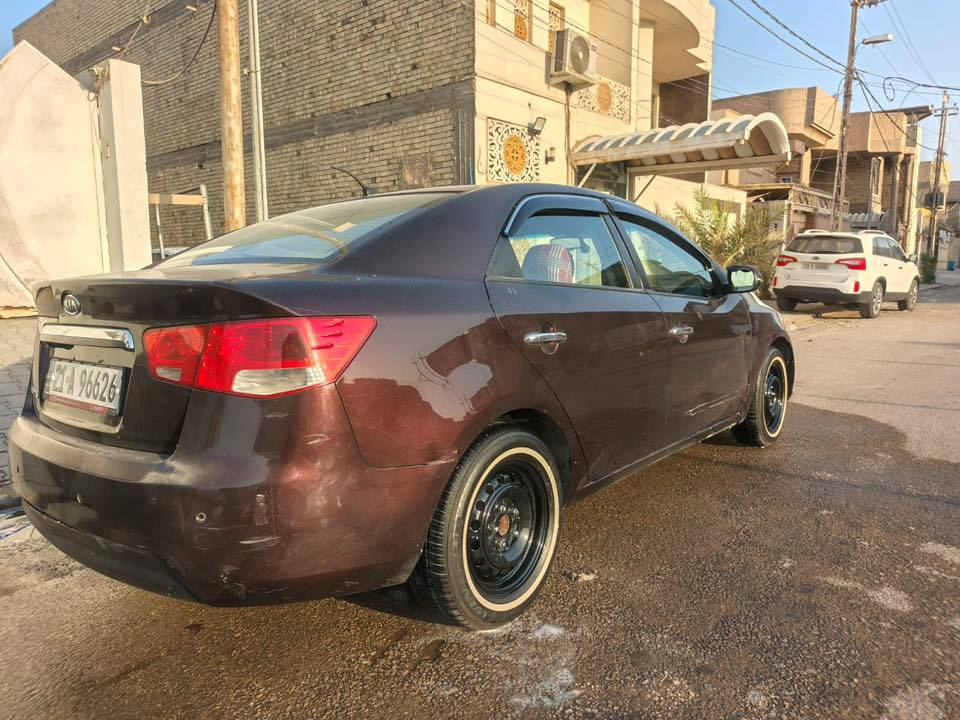 سيراتو 2011
 السعر 80$
بيها مقدم 3 قطع والباقي مكفول
رقم انگليزي دولي 21سليمانيه 
گير ومكينه خير من الله 
تدفئه / تبريد 
تحكمات 
اشاير بالمري 
شاشه توتج
كامره خلفيه + اماميه + تسجيل 
دمام 
تخم تاير جديد
للأستفار/***********
