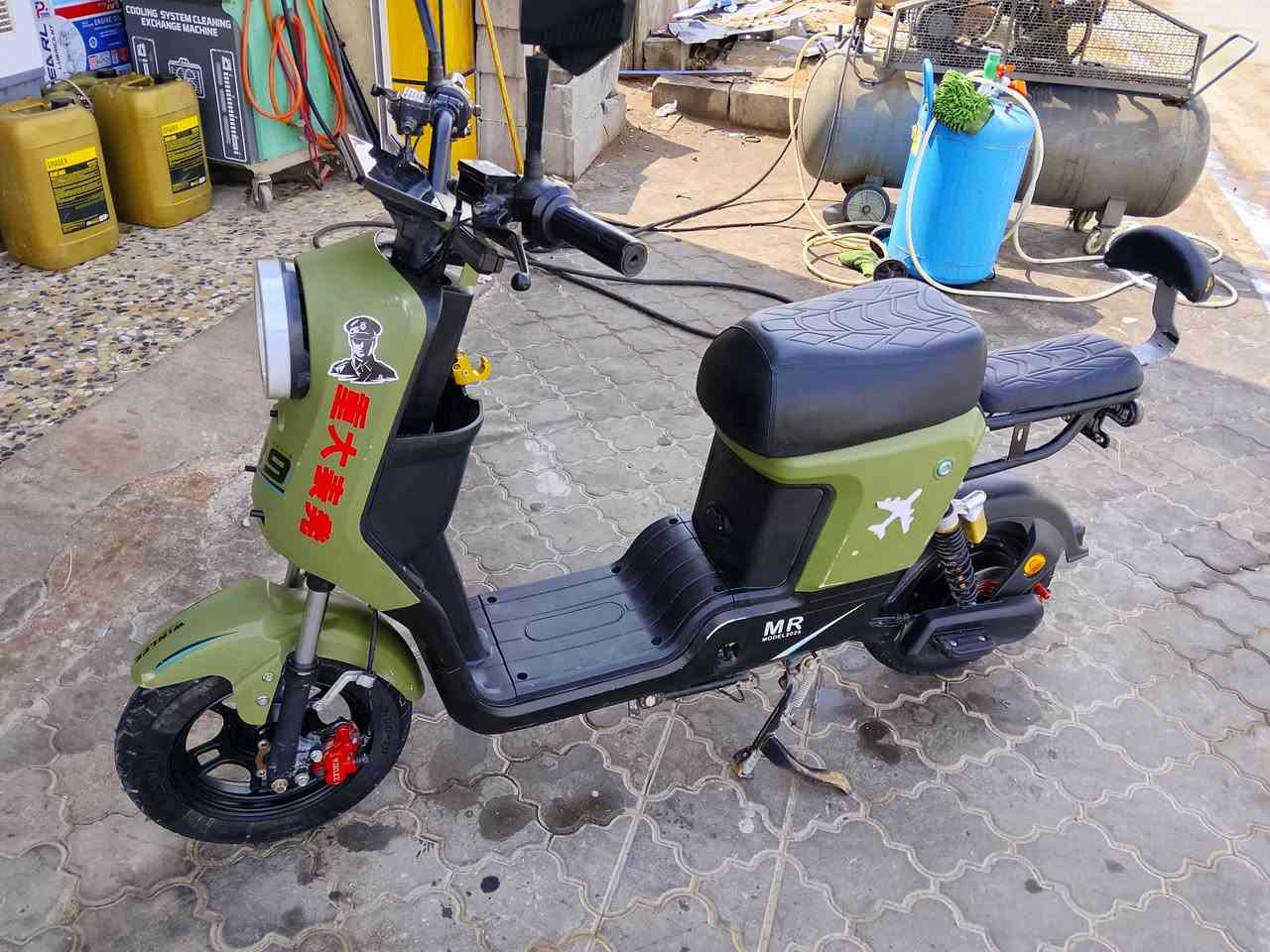 R9  5 بطاريات كبار نضافه 80/100عنوان زبير قرب المحكمه جديده سعر 350 شراي يتصل ***********
