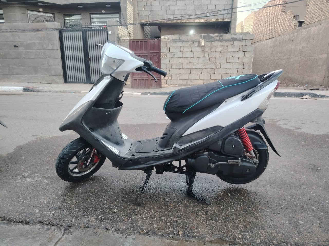 سلام عليكم دراجه ماكس عدله مفتوحه مره وحده كهربيات شخاله بس عوزه بتري ظعيف السعر 400 وبيه مرحبا بصيط $***********
