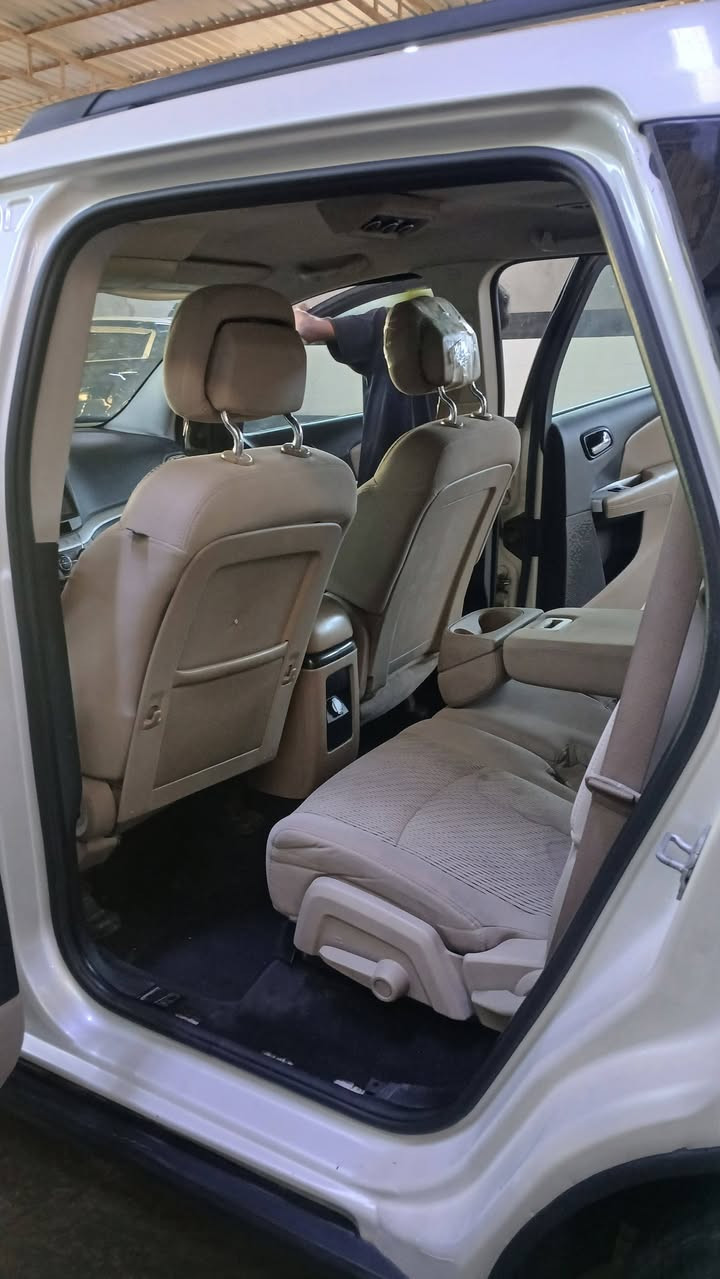 دوج جورني ٢٠١٢
محرك اربعة سلندر
ثلاث قطع تبريد وشاشة وكامرة خلفية وحساسات
ماشية ١٣٠ الف كيلو متر
سبعة راكب 
حادث جاملغ خلفي 
السعر 120 ورقة 
واسط الزبيدية 
***********
