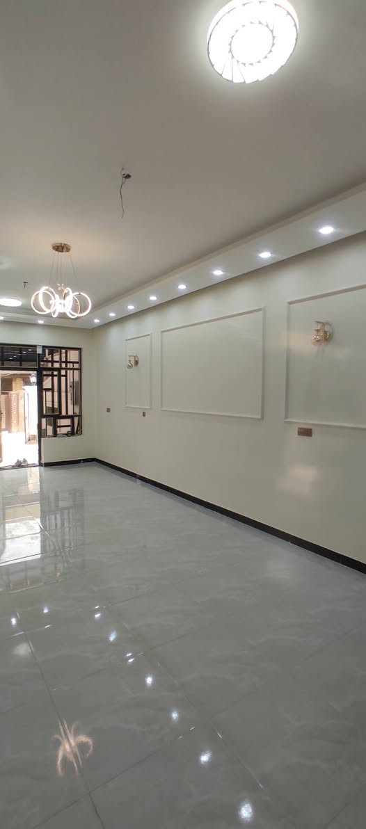 السلام عليكم بيت للبيع بناء حديث 110 متر 
 زراعي جمعية خير الله خلف بانزيخانة لؤلؤة بغداد 
واجهه 4.5 اربعه ونص ونزال 24.5 اربعه وعشرين ونص يحتوي على گراج 4×5 مع حمام خارجي  الطابق الأرضي يحتوي على استقبال 4×8 + مطبخ + غرفه نضام سويت قياس  4×4.5  + ترك يصلح مطبخ حار الطابق الاول غرفه نضام سويت قياس 4×8 مع بالكون يحتوي على درج خارجي + سطح طابق اول + سطح طابق ثاني اشتايگر بناء درجه اولى البيت غير مسكون جديد جاهز من كل شي رقم الهاتف ***********  السعر130وبي مجال
