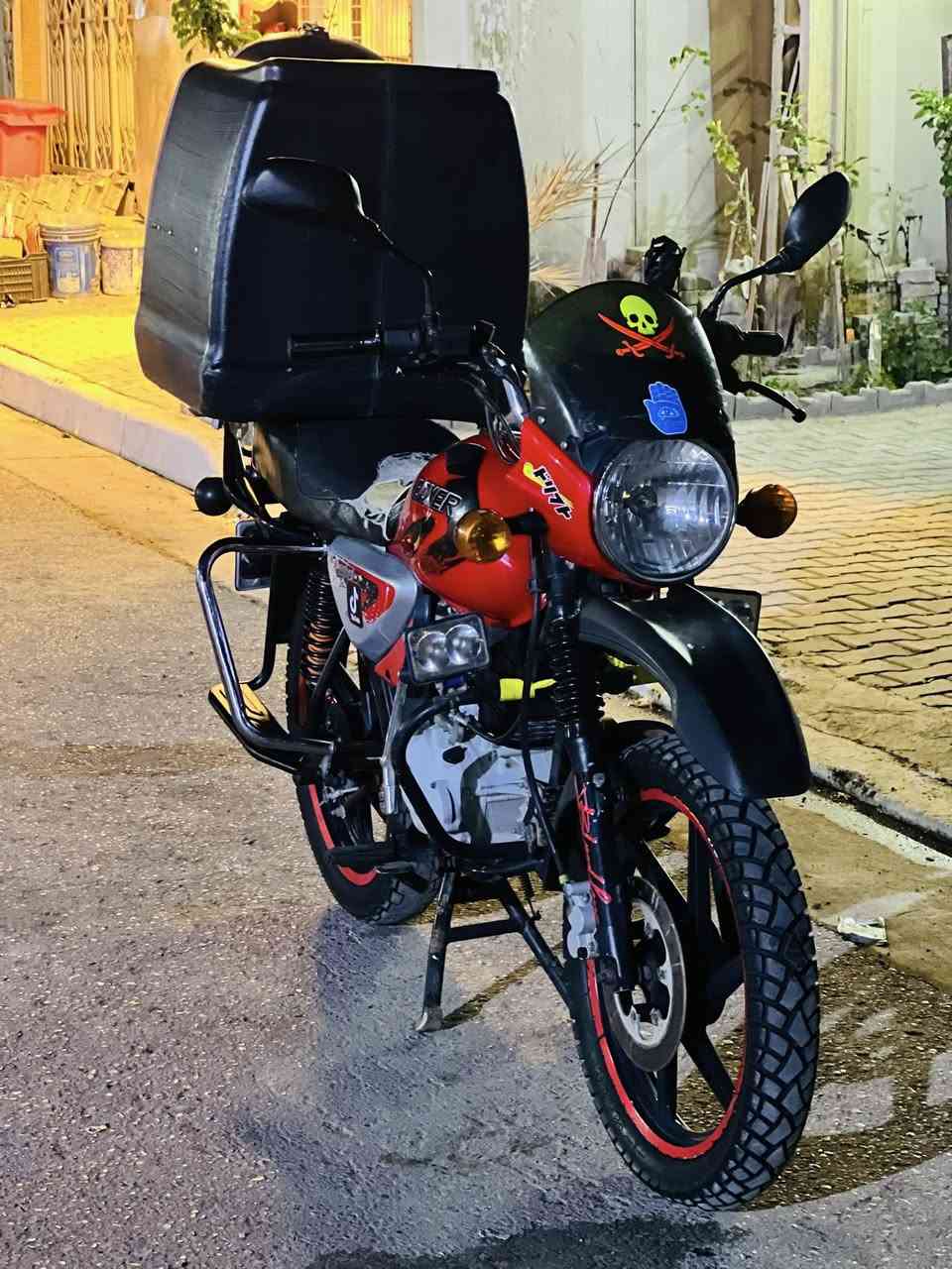 سلام عليكم دراجه بوكسر موديل 2021 بلسنويه2022 الدراجه حلوه ونضيفه ومجفته تجفيت شركه ولله الدراجه مرقمه بسمي لوحات انكليزي كلنقص مابيه كهربياته كله شغاله وتخم تاير مامي خافي دسكات مامي خلفي جديد وبشوفت عينك ولمكينه خير من الله صوته ناعم  مكاني الحسينيه مال راشديه رقمي وتواصل وخادمك الدراجه للبيع اقصاد وذا اتحب نقد السعر 1850000 وبيه مجال ***********
