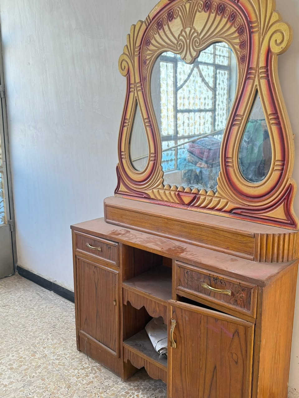 السلام عليكم للبيع السعر 525 وبيه مجال بصيط مكاني بغداد الشعب ***********
