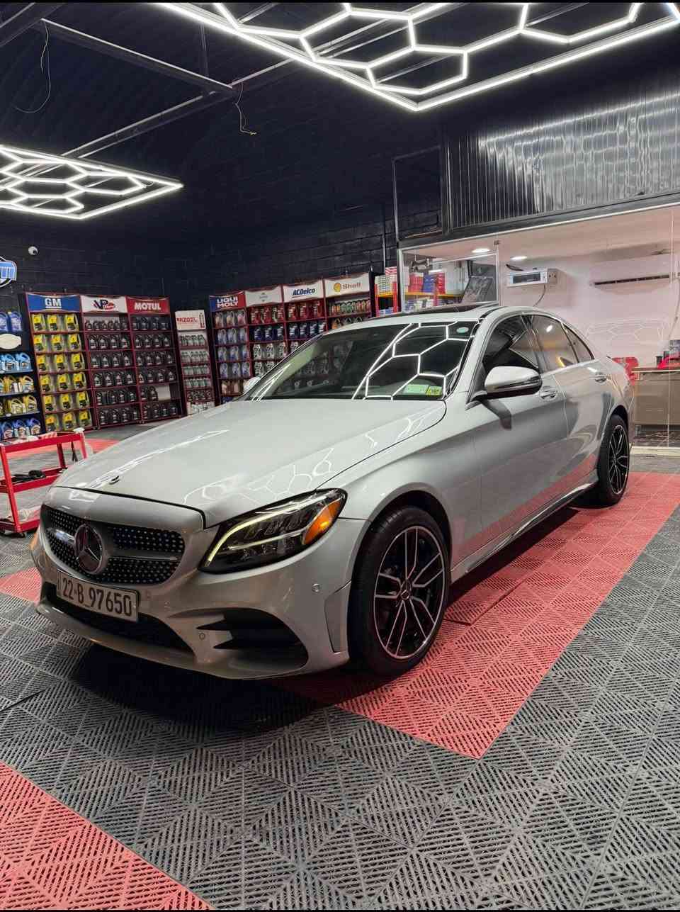 مرسيدس  C 300 موديل 2021
( السيارة نظيفة جداً وكلش حلوه بالحقيقه )
اوضاع قيادة خمسه 5 
‏(Eco + comfort + sport +Sport plus +Individual)

شاشه كبيرة كشنات كهرباء 
كشنات جلد بلاد خزن ميموري كشنات تدفئة
نظام التشغيل والاطفاء الذاتي للمحرك 
استيرن كهرباء مع ذاكرة ( تحكمات لمس ستيرن )
لايت زينون دبل عدسة (نظام ذكي )
اضوية اماميه LED AMG 
اضوية خلفية LED AMG 
كشافات ضباب نظام صوتي (BURMESTER)
قيادة ذاتيه تحديد مسار شفتات ستيرن 
مري شفط ورادار وهيتر لدات ترحيب بالمري 
لد داخلي 64 لون بلاد 
مدخل USP+AUX+Car 
سيارة جداً جديده وجاهزه
ماشيه 70 كيلو البصرة, العراق


**إذا كنت صاحب هذا الإعلان وتريد حذفه لأي سبب، رجاءا أرسل رسالة إلى الدعم الفني**