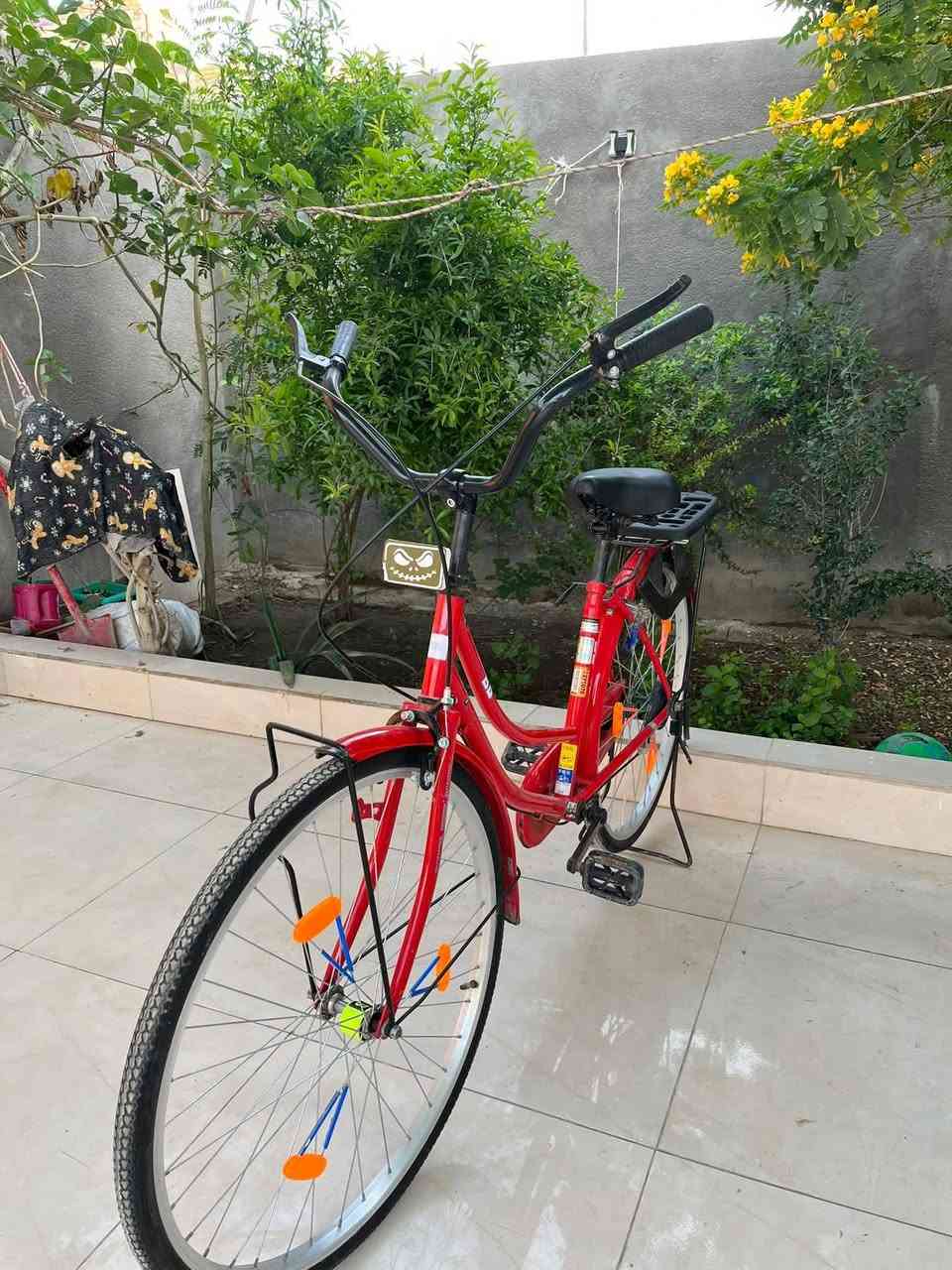 سلام عليكم بايسكل للبيع نضيف كلش وجديد سعر 160قفل مكان ناصريه مركز شراي يتصل علئ رقم+***********
