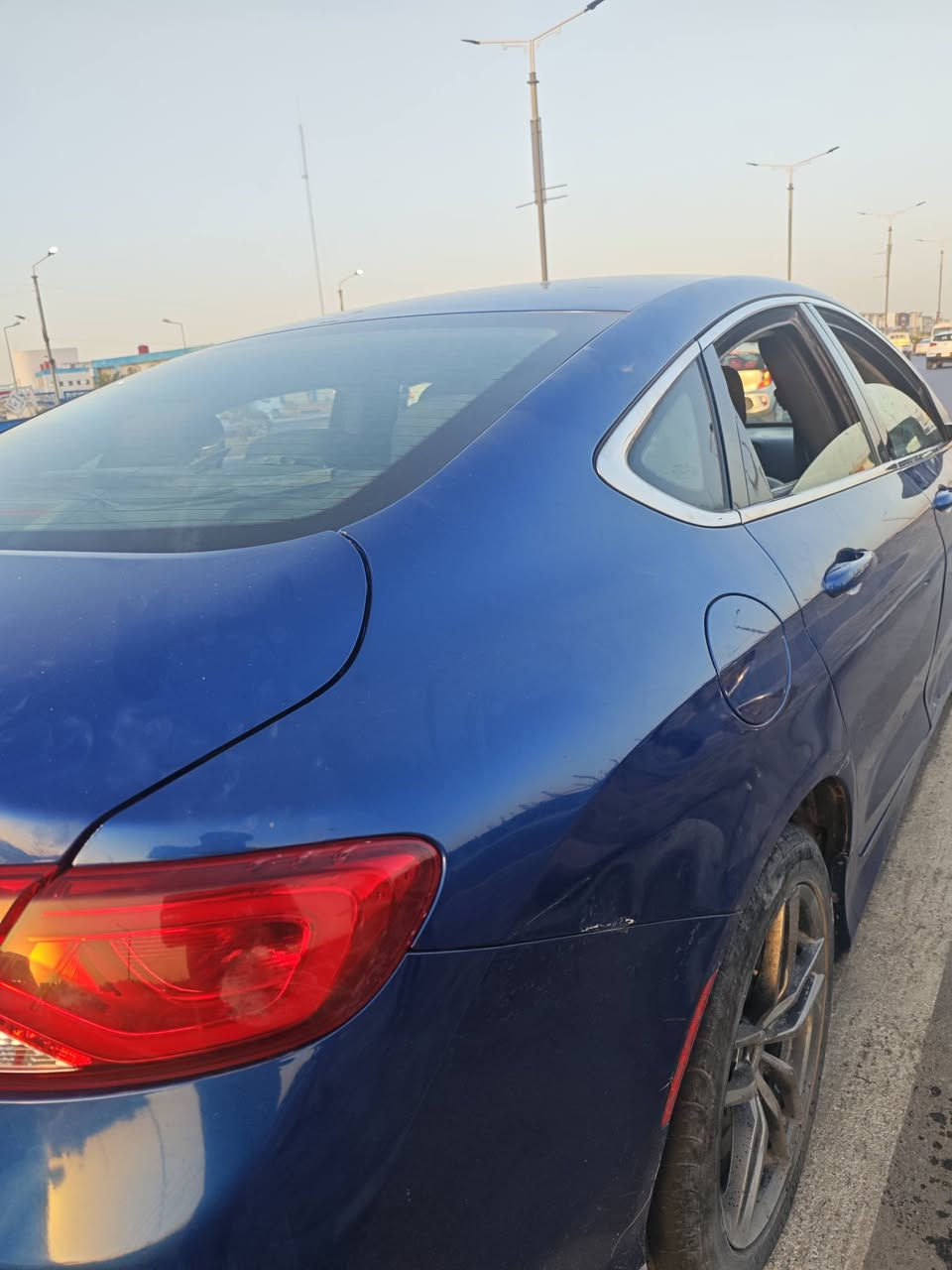 السلام عليكم
كرايسلر c200 للبيع ... موديل 2016 سياره حادثها بالعراق بجم 
و ب امريكا جاملغ خلفي و بيها طخات بالبيبان  مبينه بالصورة 
مكانها البصره هذا رقمي للاستفسار ***********
