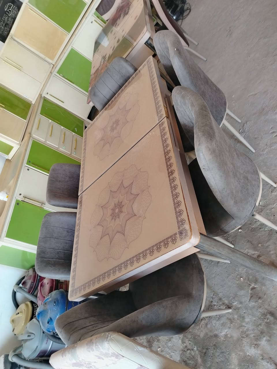 أرخص اسعار الباله يمي وبس *********** العنوان بدايت صعدت جسر الأخضر الي يطلع ع مجمع طالقاني ع ايدك اليمنه مجاور معمل ثلج نعمانيه يالله
