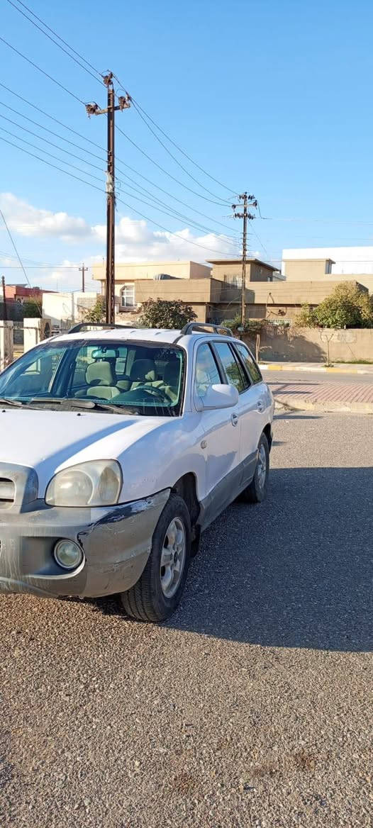 سلام عليكم 
للبيع أو المراوس
سيارة سنتافي 2006 رقم سليمانية محرك 6 سلندر دبل أكسل(دفع رباعي) 
كير و محرك شرط كهربائيات تبريد تدفئة شرط بيها جاملغ الخلفي شبرين صبغ و شوية تعديلات بارد والباقي كفالة مكان السيارة كركوك شراي اتصل 
سعر ٧٠ و بي مجال للطيبين 
الرقم ***********
