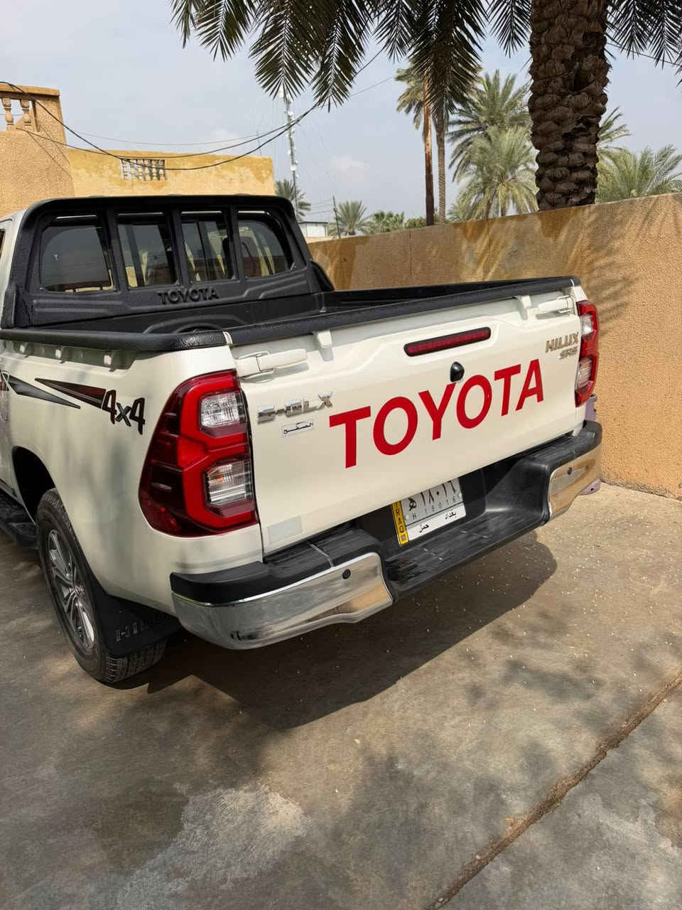 السلام عليكم للبيع هايلوكس موديل 2022سعودي مكفوله ماعده تكحيل بصيط موجود بالصوره السعر 315$ لاستفسار ***********
