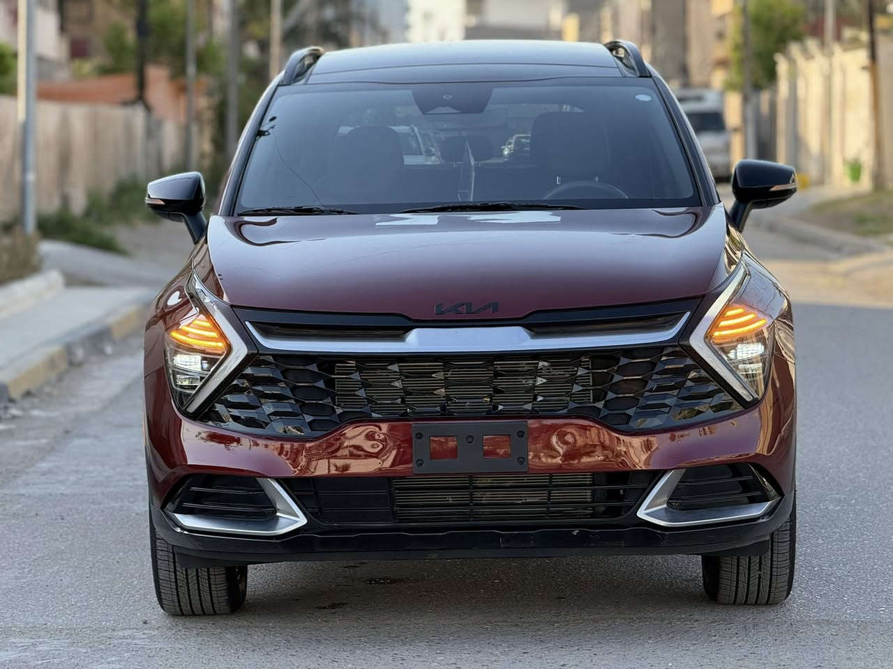 كيا سبورتج وارد أمريكي موديل 2025 محرك 2500GDI ماشيه 2000زيرو بعده دخول جديد حادثه مفتوحات لايتات وجاملغ ودعاميه مبدله أمريكي اصليه نفس ألوان سياره كله قطره صبغ مابيه جاملغ الي مفتوح بي رصعه غزيره وداكه بارد بي ديار يعني سياره كله راجعه عله وضع شركه وبديه بعد احله من صور موصفات بلاك توب علايم سود بلادي بصمه بنرامه كرسي كهرباء شاحن وأير ليس جنطه كهرباء تشغيل عن بعد شاشه متصله ايباد رادارات امامي وخلفي وبل مري اشاير بل مري كراسي خزن قطعتين تبريد كراسي تدفى فور ريل 4X4  للتصال *********** ملاحضه سياره بدون رقم مكاني بغداد
