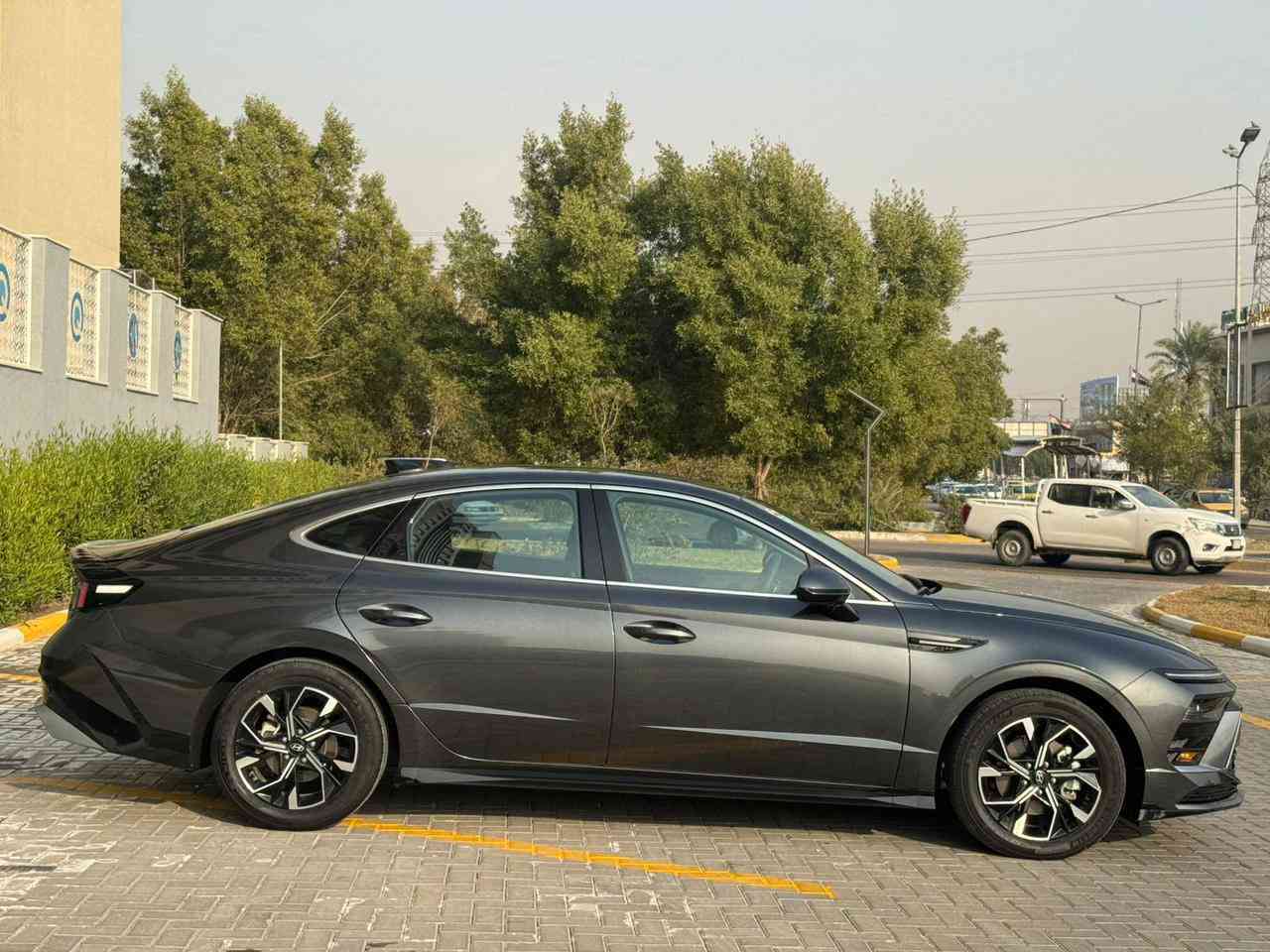 سوناتا 2025 Hyundai sonata
شكل جديد
2.5L حجم محرك
گير 8 نمر
بصمة تشغيل وابواب
المقاعد: كهربائي  + تدفئة + استيرن تدفئة
٥ وضعيات قيادة
جنطه ذكيه 
لايت لد 
بك لايت لد 
ترحيب
دشبول الاكتروني 
شاشه كبيره 
كير تعليك 
شحن لاسلكي
اوتو ستوب
اوتو هولد
رادار
نقطة عمياء
رادار خطوط شوارع
فوول تحكم ستيرن
رادار ٣٦٠ 
ماشيه 27

سيارة رقم اربيل ترقيم ودخول جديد 

الحادث  ربع جاملغ خلفي صبغ . وقبغ الجنطه صبغ نفسه 
بجم كبس بدون تبديل  
بدون ايرباك بدون دواخل 

السعر 197

***********
