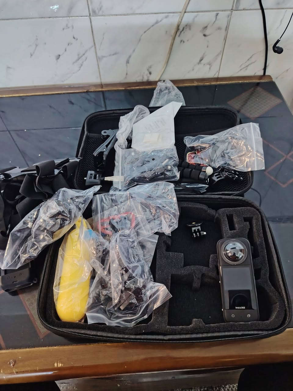 سلام عليكم كامر انستا ٣٦٠ x3 كاملة هية واكسسوارات  تثبيت على صدر تثبيت على اليد على الخوذة تثبيت سيارة تثبيت دراجة كاملة درع جلااين حماية للعدسات رام ٦٤ كمالة مكملة عنوان بغداد سيدية رقم*********** سعر كاملة هية وغراضهة ٤٢٥ الف هية صايرة اكثر عليك
