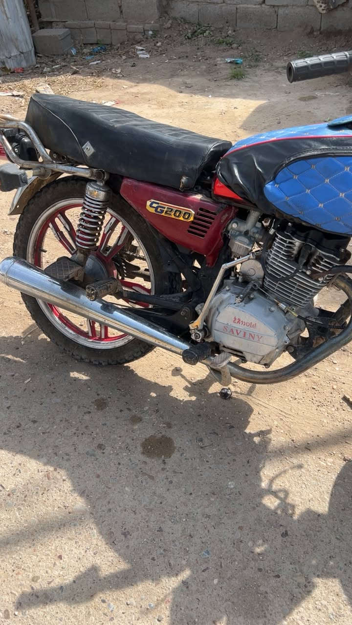 سلام عليكم ايراني موديل 2021 دراجه كامله من كلشي نقصه بس باتري باتريه ضعيف عارضه 350وبيه مجال للشراي متواجد فيسبوك *********** هذا فقط واتس اب
