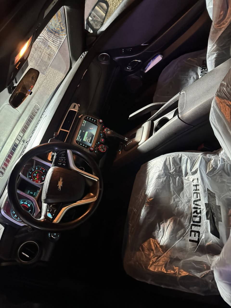 كمارو 2015 v6
‏RS السياره فوول للأخير فتحه شاشه كبيره 
داخله كلين السياره وهنا صار بيهه قطعه وحده فقط
كفاله كير مكينه اكسل كله مكفول جديده السياره
السياره على ايدي جانيهه 
رقم بغداد بأسمي 
السعر 105
مكاني المنصور
***********
