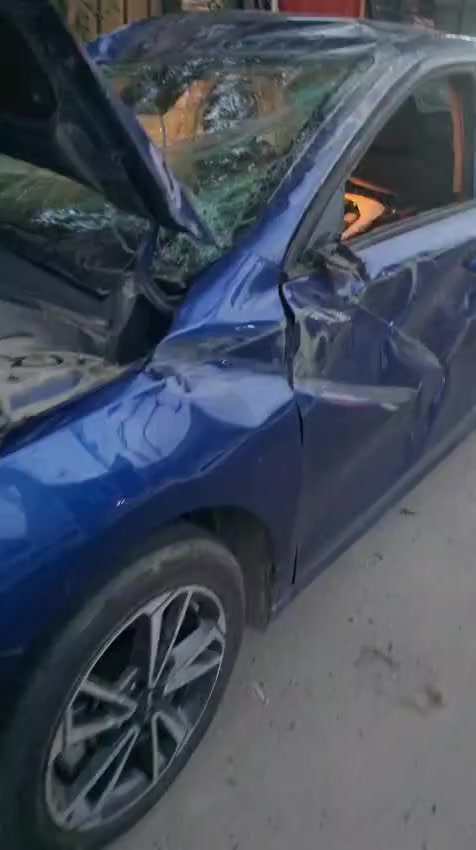 السلام وعليكم كيف فورتي موديل 2024 وارد أمريكي حادثها بأمريكا باب السائق والباب الخلفة الان هذا حادثها للاستفسار الاتصال على الرقم *********** العنوان بغداد مدينة الصدر
