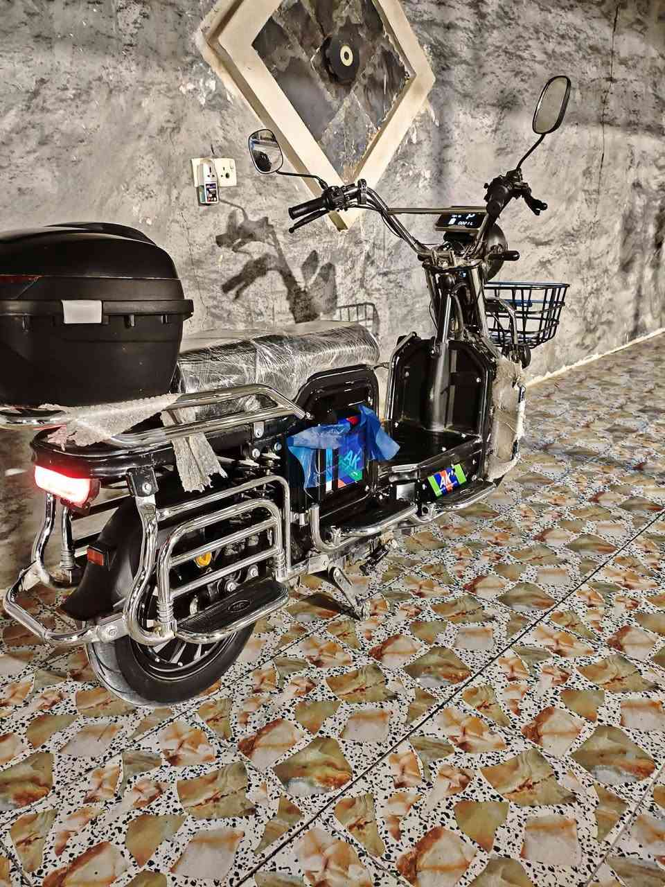 سلام عليكم دراجه شحن
جبلي ابو سله جبيره
موديل2025 ابو 7 بطاريات
دراجه. احله من صوره جديده او عله فحص
سعر800 
رقم ***********
