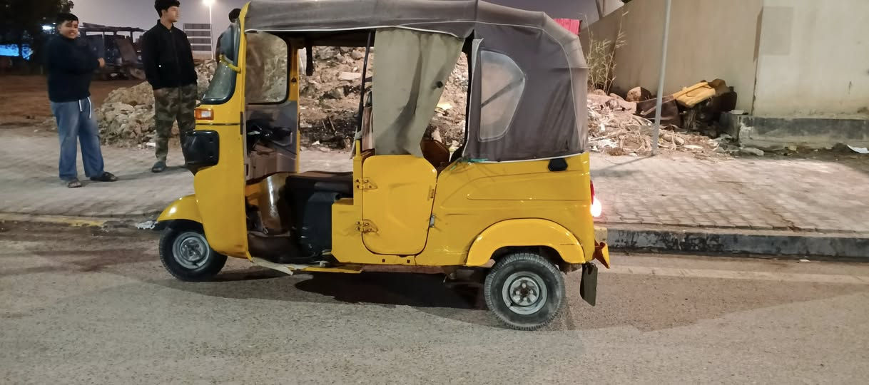 سلام عليكم شباب تكتك موديل 21 رقم وسنويه بسمي تكتك مكينه مفتوحه مكاني بصره كرمه على رقم  *********** سعر 6 وبيه مجال
