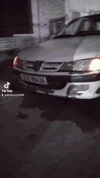 سلام عليكم بيجو بارص موديل 13 امراوس سمند جديده صفرة سايبة  جديدة طيبة جديدة سيارة بيها اشخوط قليلة كلش السيارة حلاوه السيارة رقم انكليزي السيارة مال قاصرين بيها وكالة السيارة حلاوة رقم الهاتف *********** مكاني بغداد البياع
