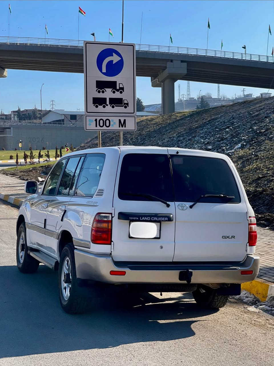 Land Cruiser 2001 G
بێ بۆیاخی کلین و بێ کرانەوە
تەنها دوو ساردی بچوکی هەیە
گێر و مەکینەی بە شەرت
مەکینەی کراوەتەوە بە شەرتە 
تەحویلی ئەسلە بە شەرتە
نرخی ١٧٥ مەجالەکی کەم
ژمارە مۆبایل ***********
تکایە موشتەری تێل بکە جوابی نامە نادرێتەوە أربيل, العراق
