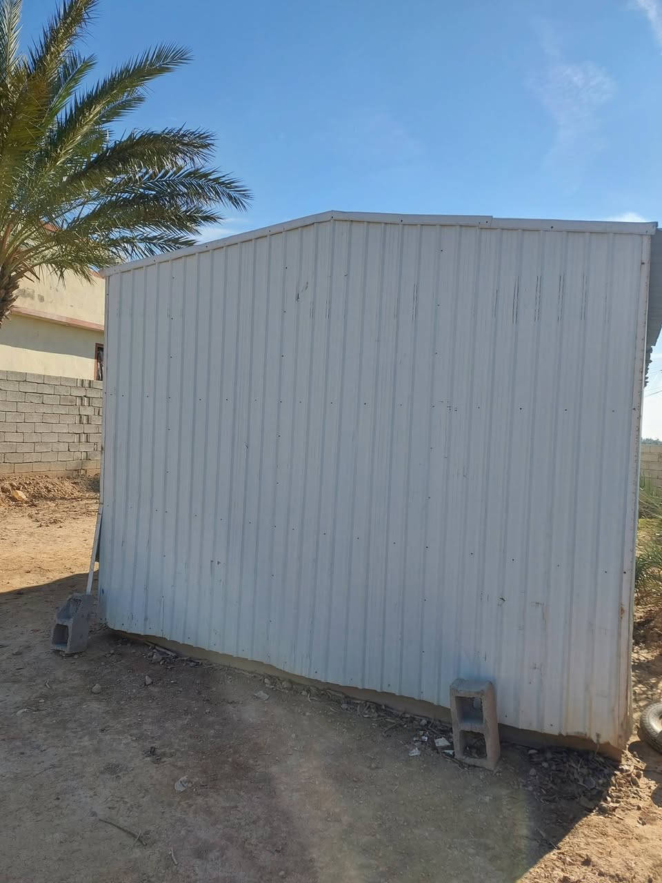 السلام عليكم للبيع كرفان المساحه طول ١٢ متر عرض ٣ونص العنوان بغداد جسر الفرنسي السعر مليونين ونص بي مجال رقم الهاتف ***********ابو سعد ***********
