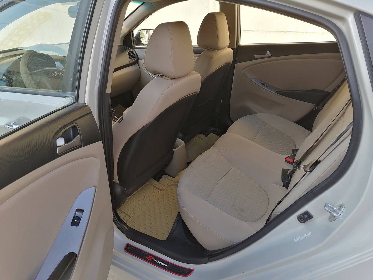 اكسنت امريكي موديل ٢٠١٦
ماشية٨٩ميل
بيها اربع قطع صبغ بدون ارباك
حاليا يحتاج فقط تبديل دبلات
السعر ٩٠ورقه وبيها مجال قليل
مكان السيارة كركوك
واتس***********
