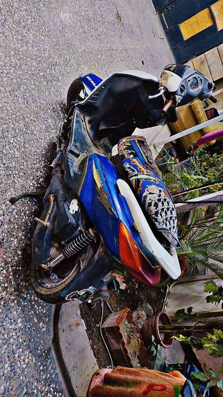 السلام عليكم سكنس نثيه 140 دراجه محرك رمبه جديد وباتري جديد بيها بعض الملاحظات سعرها 375 بغداد الغزالية ***********
