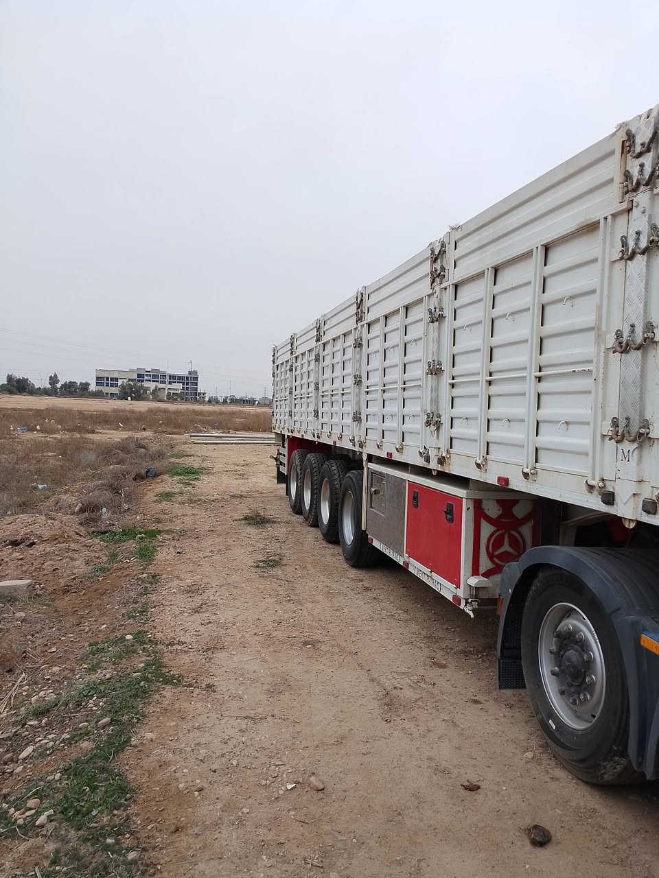 تريله عراق 25شهر 1تخم تاير ويل كروم مشتعله العربانه شهرين  السعر 225شدتين التفاصيل اتصل على الرقم ***********
