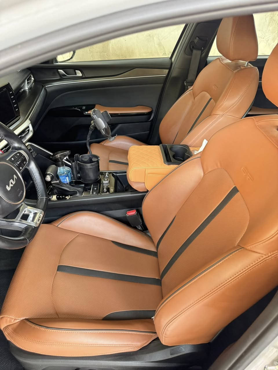 السلام عليكم
K5 للبيع مديل 2024 
مكينه 2500 تيربو فول مواصفات 
كفاله السياره بيه بارد فقط كد شبر بدون قطرت صبغ 
ماشيه 44 ميل 
مواصفات هواي بيه الي حاب يستفسر اكثر يراسلني خاص 
***********
مرقم بصره كامل حره بسمي 
السعر 230 قفل لا تجي تكلي غاليه اعرف نوع السياره قبل لا تحجي
