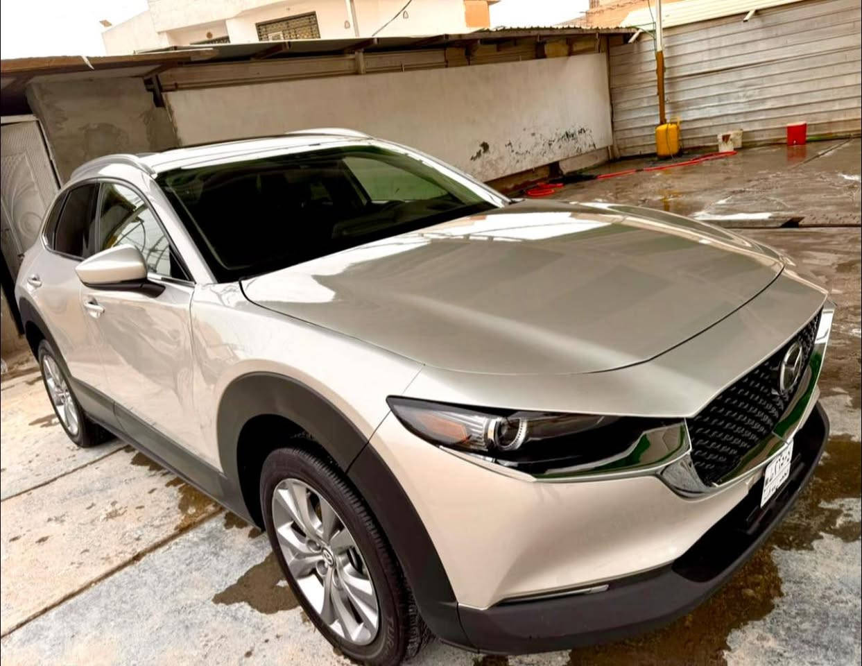 السلام عليكم 
مازدا cx30   دفع رباعي  موديل 2023 رقم بغداد هزه سنوية كله جديد  
 بريميم فول ١/١ أعلى فئة  
49.000km
المواصفات 
داخل جلد    
داتا شو 
لايت متحرك 
فتحة 
قيادة ذاتية 
رادارات 
باب خلفي كهرباء 
حادثها بالصور بنيد مصلح ومصبوغ 
وباقي المواصفات المعروفة السعر 165 
بغداد ***********
