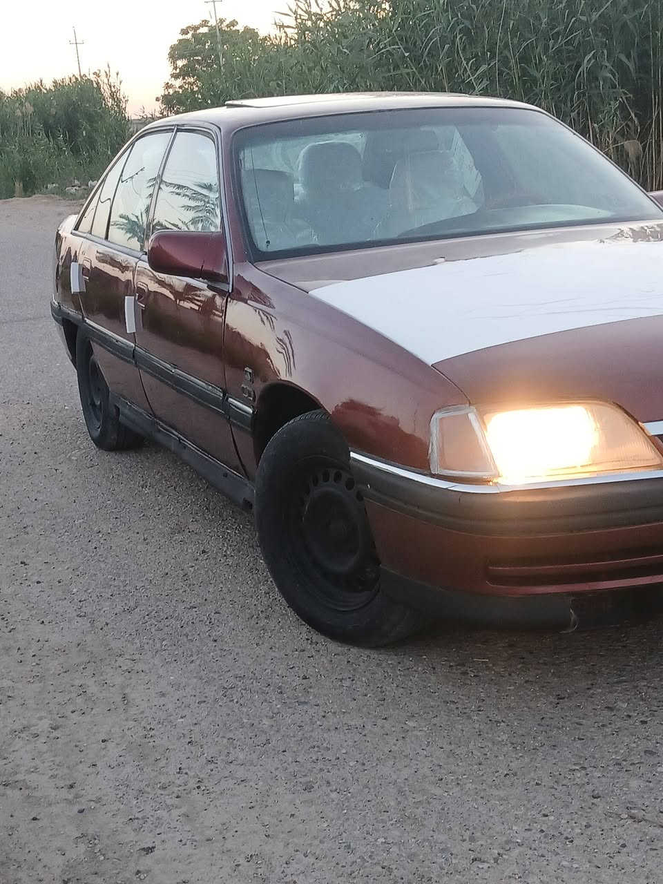 بسم الله 
اوبل اوميكا للبيع موديل 91محرك 2000بلادي كير عادي سياره حلوة ومال جناي سعرها 31وبيها مجال لطيبين اتصل وتدلل  ***********مكان سياره رمادي
