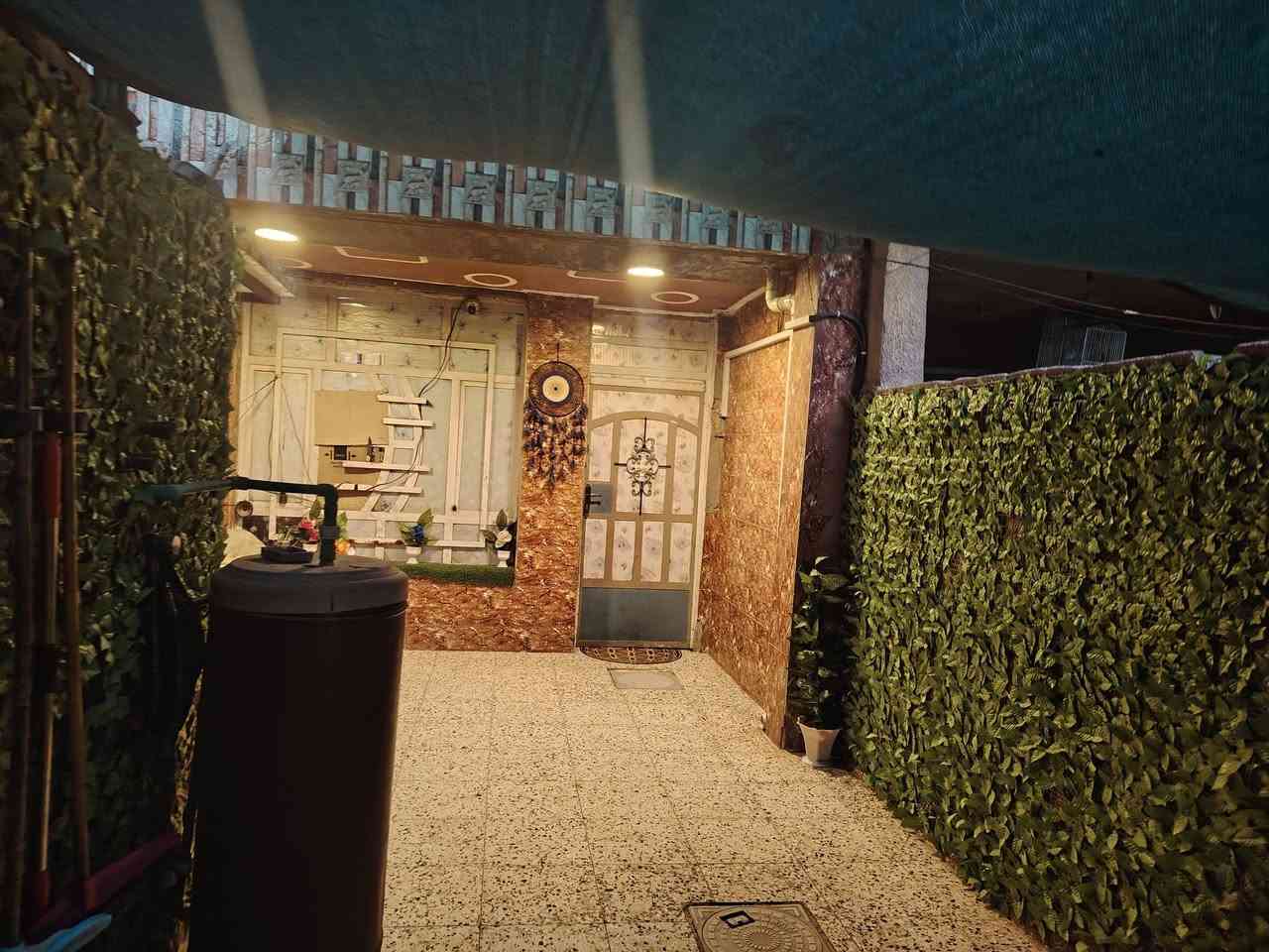 دار للبيع طابو صرف المساحه 75 واقع حال 80 يتكون من طابقين الطابق الاول كراج وصاله كبيره وحولي خدمات حمام ومطبخ. والطابق الثاني غرفتين وبالكون وبيتونه ومخزن وسطحين. ترميم 2022 تأسيس ماء مجاري كهرباء جديد البيت كوله مجدده سيراميك بورسلين .مكاني الشعب الجمعيات نهايتة شارع 25 السعر 130 وبي مجال قليل للاستفسار الاتصال م ***********
