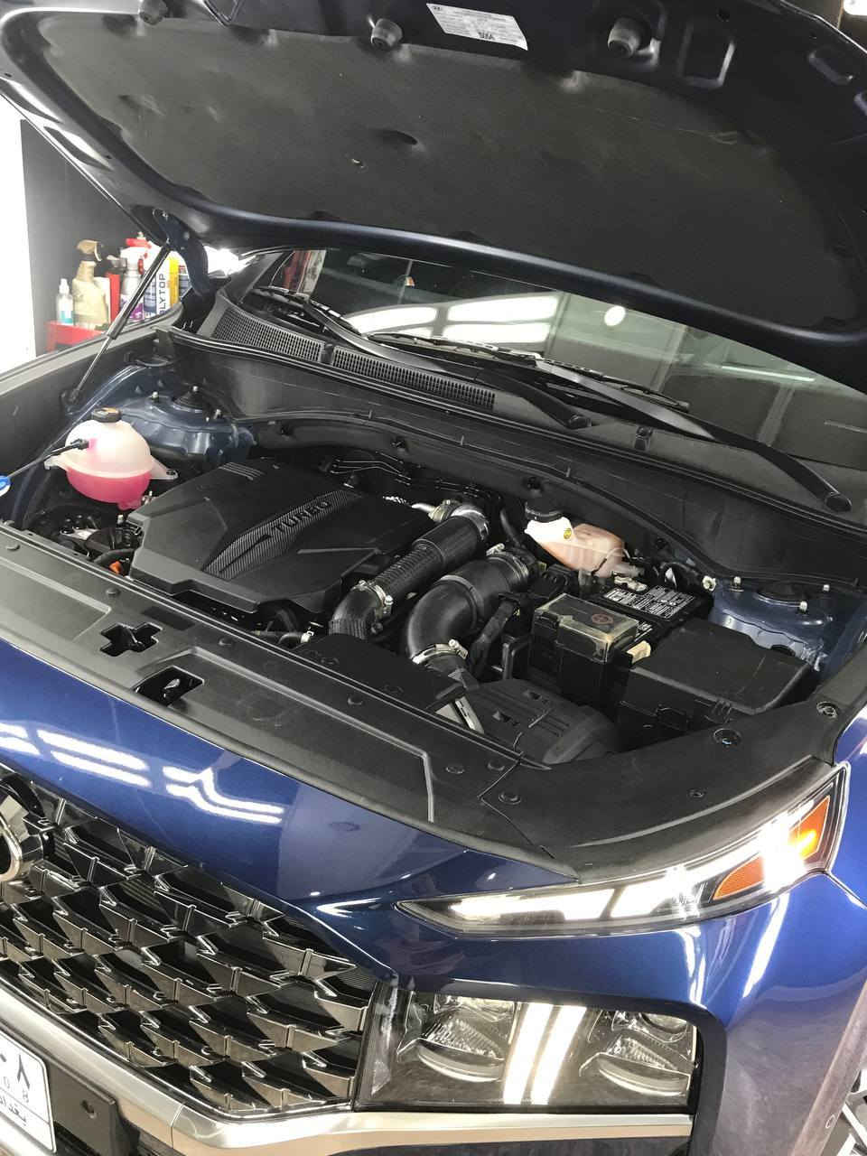 للمراوس او البيع سنتافي Calligraphy موديل2022 وارد أمريكي رقم بغداد دولي باسمي  حادثة جاملغ وبنيد تبديل وبارد بالباب الخلفي اثر النقل ماشية 91
 بصمة بيبان و تشغيل 
 محرك ٢٥٠٠ تيربو 
لد نهاري بك لايت لد اضاءة زنون 
٤ رادارات امامي خلفي وجانبي مانع تصادم وتحذير تصادم 
خمسة راكب   
 الشاشة كبيرة ابل كار بلي 
 عدادات شاشة ديجيتال 
 داتا شو عرض بالجامه الأمامية 
 3 وضعيات قيادة 
 تدفئة تبريد مقاعد  إمامية 
 نظام النقطة العمياء 
 مقاعد  كهرباء 
 نظام ترحيب عند الاقتراب من السيارة مع اضاءة المرايات الجانبية 
 المحافظة على المسار 
قيادة ذاتية 
 تبريد منفصل مناخي 
 بردات خلفية 
صندوق كهرباء 
 اوتو هولد توقف ذاتي 
 كير بيانو ٨ نمر 
٥كامرات ٣٦٠ درجة 
 شاحن واير ليس 
 قطعتين تبريد 
بانوراما 
حساس اطارات
كشنات جلد  سقف كنتاره 
 * نظام اطفاء المحرك (A) ذاتيا في الازدحامات لتوفير الوقود
* شاشة تدعم Apple Car play و Android وبلوتوث مدمج والأوامر الصوتية
* مفتاح ذكي بصمة + التشغيل عن بعد 
* نظام قفل العجلات الاربعة / لاغراض الاوف رود
* هاند بريك بصمة 
*  خاصية ISOFIX   ايزو فكس قفل الاطفال 
* الشاشة الوسطية حجم كبير مع دعم الملاحة بالخرائط GPS وبوصلة للاتجاهات
* شاحن هاتف wireless
* مخارج شحن USB وتشغيل الميديا
* منافذ للطاقة كهرباء 12فولت ومنفذ 110 فولت
* لايت زينون رباعي العدسات بتقنية High Beam الانارة الذكية + LED  نهاري 
* نظام القيادة الذاتي الذكي في الشوارع المخططة 
* مثبت السرعة Cruise وميزة التباعد عن المركبات
* طي المقاعد الخلفية كهربائي 
*شفتات استيرن
السعر215
العنوان بغداد/ *********** واتس اب
